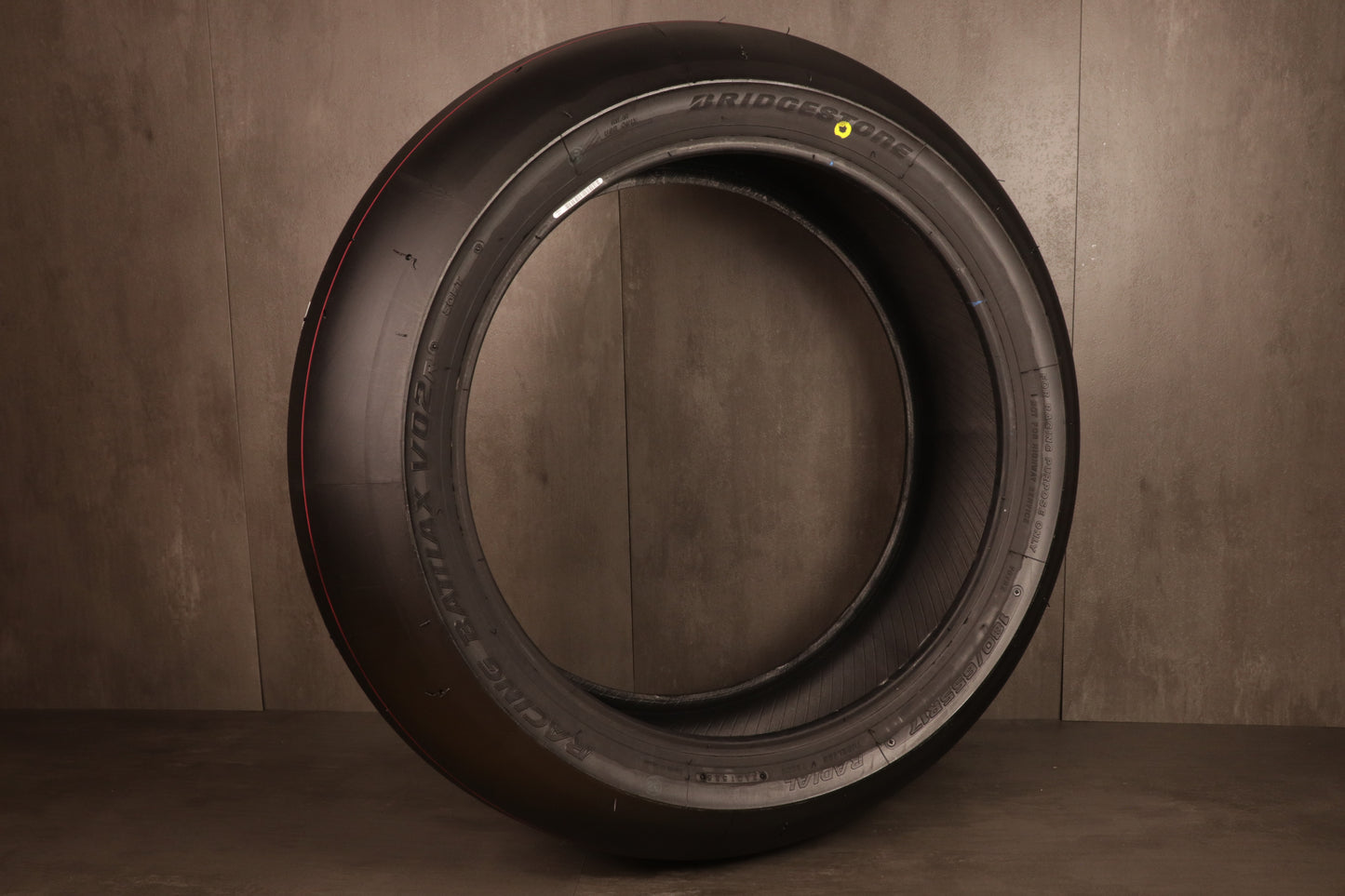 Bridgestone Battlax Racing V02 R SOFT Hinterreifen 200/660 R17
