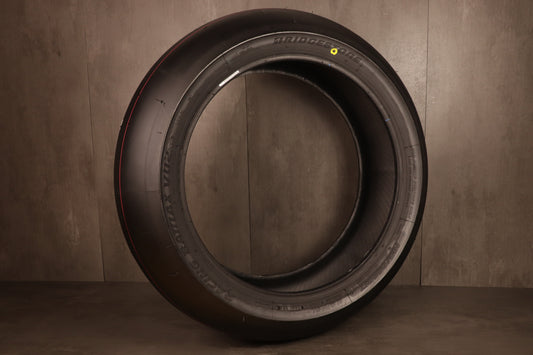 Bridgestone Battlax Racing V02 R MEDIUM Hinterreifen 200/660 R17